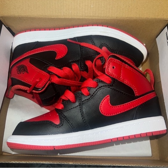 Kids Nike Shoes - Picture 1 of 3